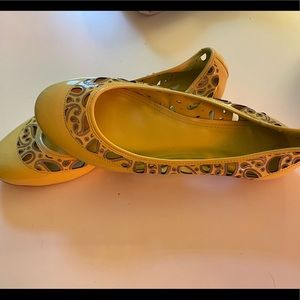 Charles and Keith yellow patent leather flats 39